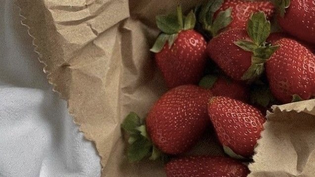 malusokay's tweet photo. Fresh strawberries 🍓 https://t.co/2A1CXEd9If