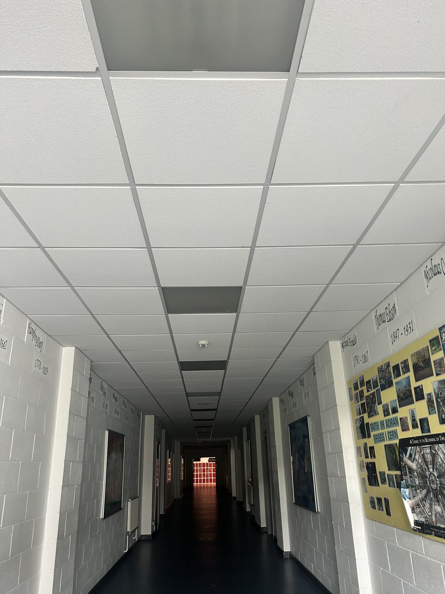 IsbwyllgorEco's tweet photo. Diolch i’r disgyblion a’r athrawon a ymunodd yn @earthhour @Cwmrhymni bore ‘ma! Thank you to the pupils and staff who participated in @earthhour in Ysgol Gyfun Cwm Rhymni this morning! https://t.co/wuDsKJ93nP