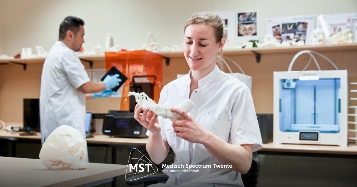 Reggeborgh, MST en ZGT starten een onderzoeksprogramma voor medisch technologische talenten: het Reggeborgh Research Fellowship. Artsen en technisch geneeskundigen krijgen de kans om toegepast #wetenschappelijk onderzoek uit te voeren bij een #topklinisch ziekenhuizen in #Twente