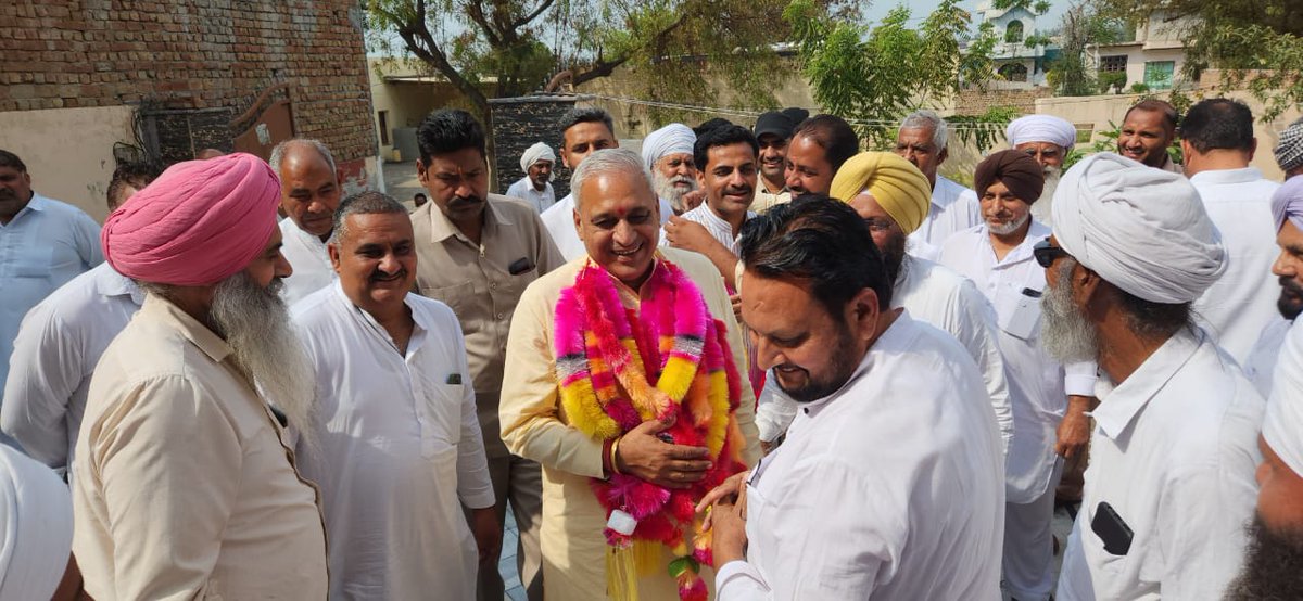 RanbirGangwa's tweet photo. आज रानिया हल्के में विभिन्न जगह चाय पान कार्यक्रम में शिरकत करते हुए रानियावासियों से रूबरू होने का मौका मिला और उनसे आगामी विकास योजनाओं के बारे में विमर्श किया । रानियावासियों के आदर समान और स्नेह सत्कार के लिए हृदय की गहराई से धन्यवाद व आभार।
#Haryana #bjp #Bjp4ind #bjp2022 https://t.co/BE7sSs4AjB