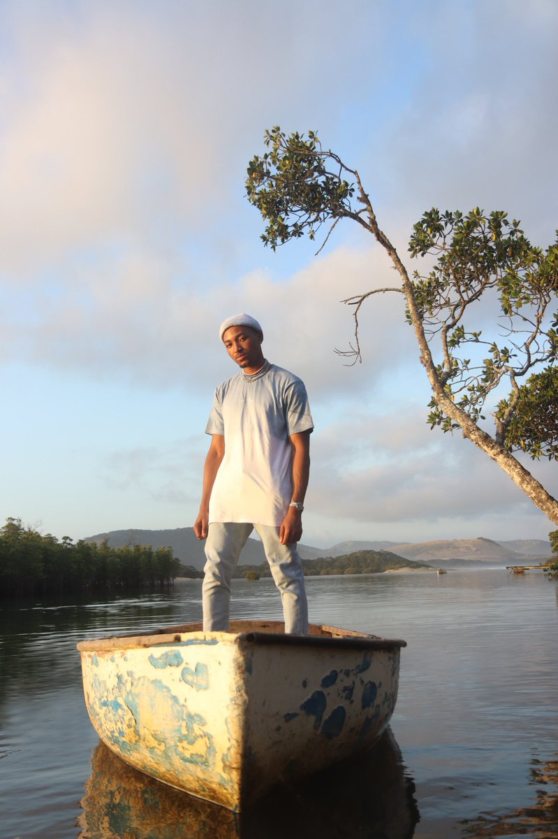 We are live 🌞
‘Bless + Umgowo ZA’ Out Now

It feels like levitating and falling at the same time. 

🎨 : Art direction by Me
📸 : Qiniso Dladla
🎹 : <a href="/ProdbyKaeB/">WhereIsKaeB</a> , Me , @SideEffeX_SA &amp; assistance some from <a href="/yoKwame_/">Man Like Kweemz</a> 

album.link/i/1675458916