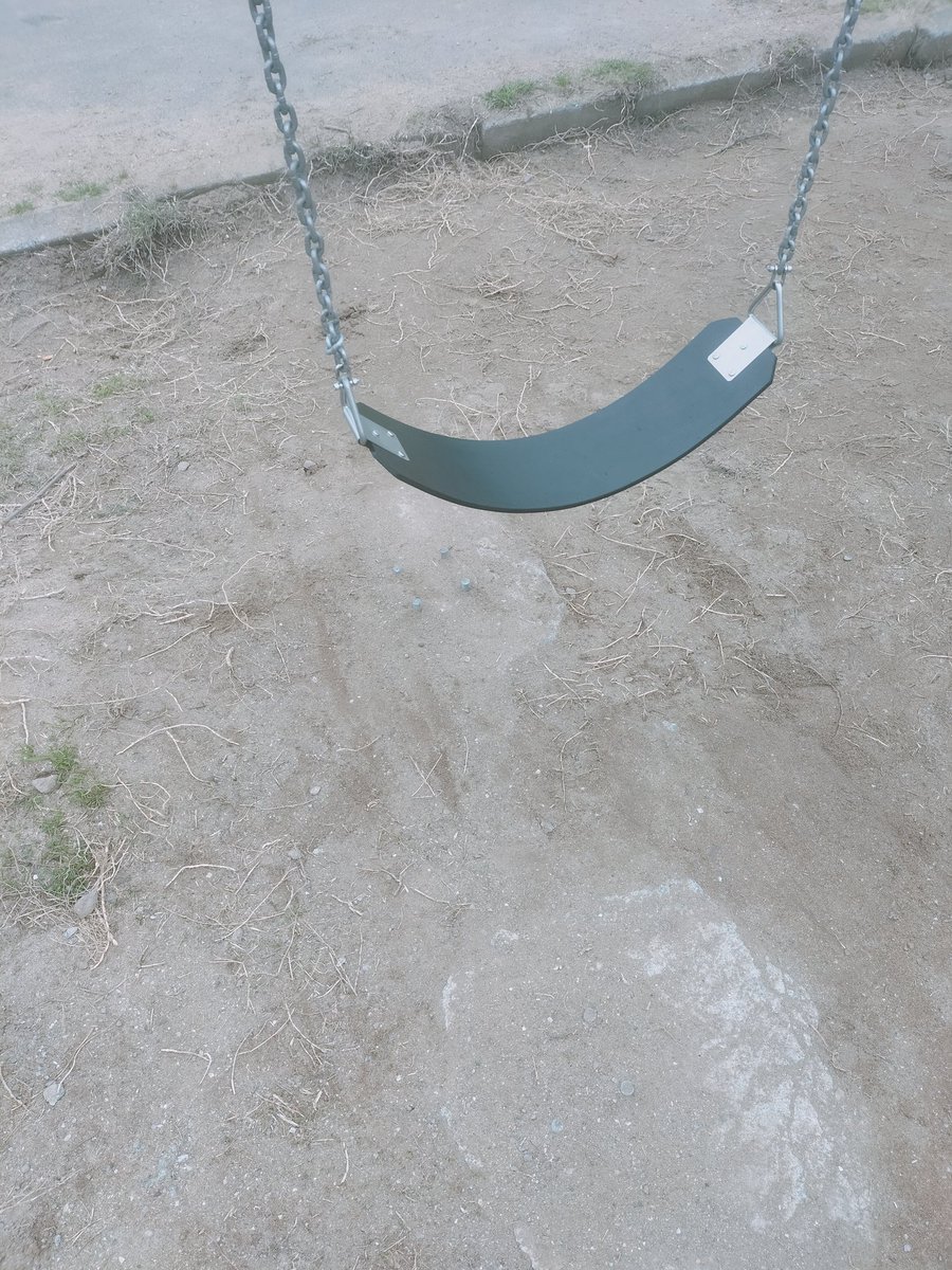 Yeni yapılan Selçuklu parkındaki salıncak altında açıkta kalan demirler direk yaralanma sebebi. lütfen geregini yapınız.

@ibbyesilist #yesilistanbul @IBBcozummerkezi