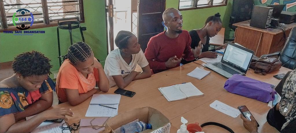 empowerme_i's tweet photo. Today we had staff meeting with an aim of reviewing our organization progress and adapt new strategies that will help us achieve our goals as an organisation. #ImpactingCommunity @safecommunity4 @Hewlett_Found @DSWKenya @UNDPKenya @WomenFirstFund https://t.co/1vKyuk6ZzS