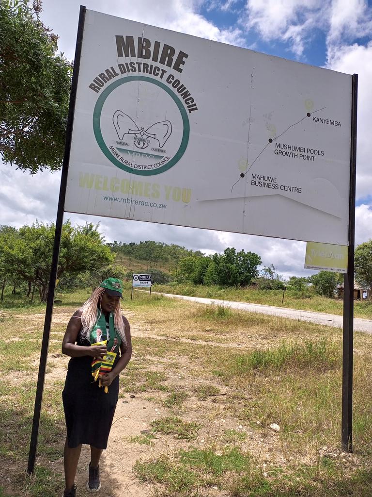 ANGEZHA_Vauya's tweet photo. MBIRE UPDATE: She's in MBIRE..#NyikaInovakwaNeVeneVayo mantra is not only powerful but very spiritual. Thank u @edmnangagwa for allowing Veñe mukana, well done MBIRE RDC. Gud job .we are officially Holiday Home Owners Association..#LetTheBuildingBegin #Madhiri #RelEstateDiaries https://t.co/EWsltfRfMX