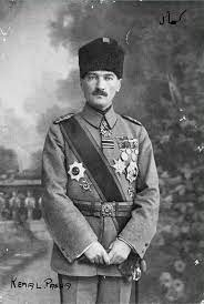 sonfecifeslegen's tweet photo. ✅ Bastırdığı kağıt paranın üzerine Bozkurt koyduruyor...
✅ Yakın arkadaşlarına, Bozok, Bozkurt gibi soy isimler koyuyor...
✅Manevi kızına  Ülkü adını veriyor...
✅Yusuf Akçura Bey'i İstanbul'u teslim almaya yolluyor...
 Türk Tarih Kurumu, Türk Dil Kurumu'nu kuruyor... https://t.co/2K4DL7U4jt