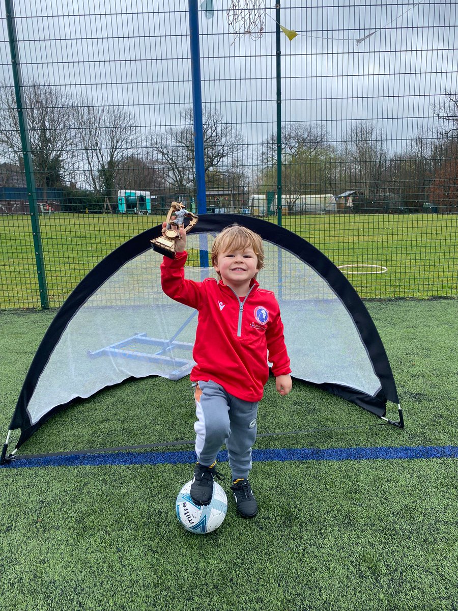 DWFCAcademy's tweet photo. DWFA | MINI WANDERERS 🔴⚪

Mini Wanderers in partnership with @JEsoccerschool returns tomorrow at St. John's! 🌄

Last weekend, our 'Players Of The Week' were awarded for applying their close control whilst dribbling in 1v1s (U3/4) &amp; using skills to beat defenders (U5/6) 👏 https://t.co/E6y5tlCsDu