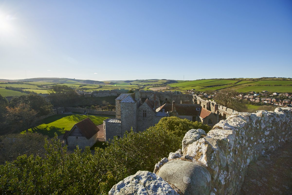 Looking for something to do this weekend? Come and explore the 360 views from the battlements and say hello to our famous resident donkeys! We'll be open from 10am-4pm. ☀ Plan your visit: bit.ly/Carisbrooke--C…