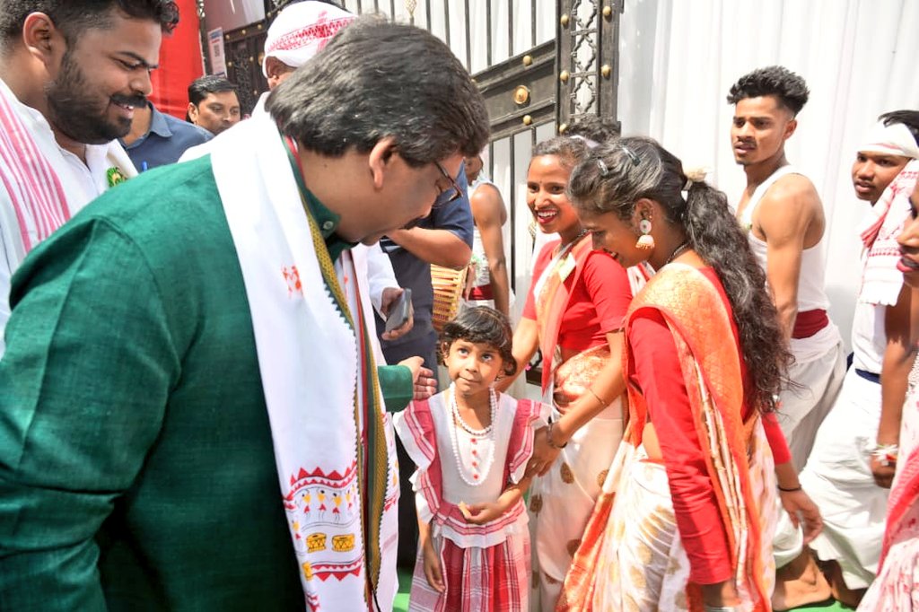 आदिवासी छात्रावास में मुख्यमंत्री हेमंत सोरेन ने धूमधाम से मनाया सरहुल पर्व Chief Minister Hemant Soren celebrated Sarhul festival with pomp in tribal hostel
