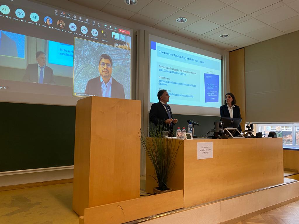 Inspiring exchange with @ugent faculty & students as @FAO's Senior Economist Lorenzo Bellù presents the #FOFA2022 Report: the Future of food and agriculture - Thank you  @FbwUGent for hosting! 

Access the full report 👉 bit.ly/3lEqR8I