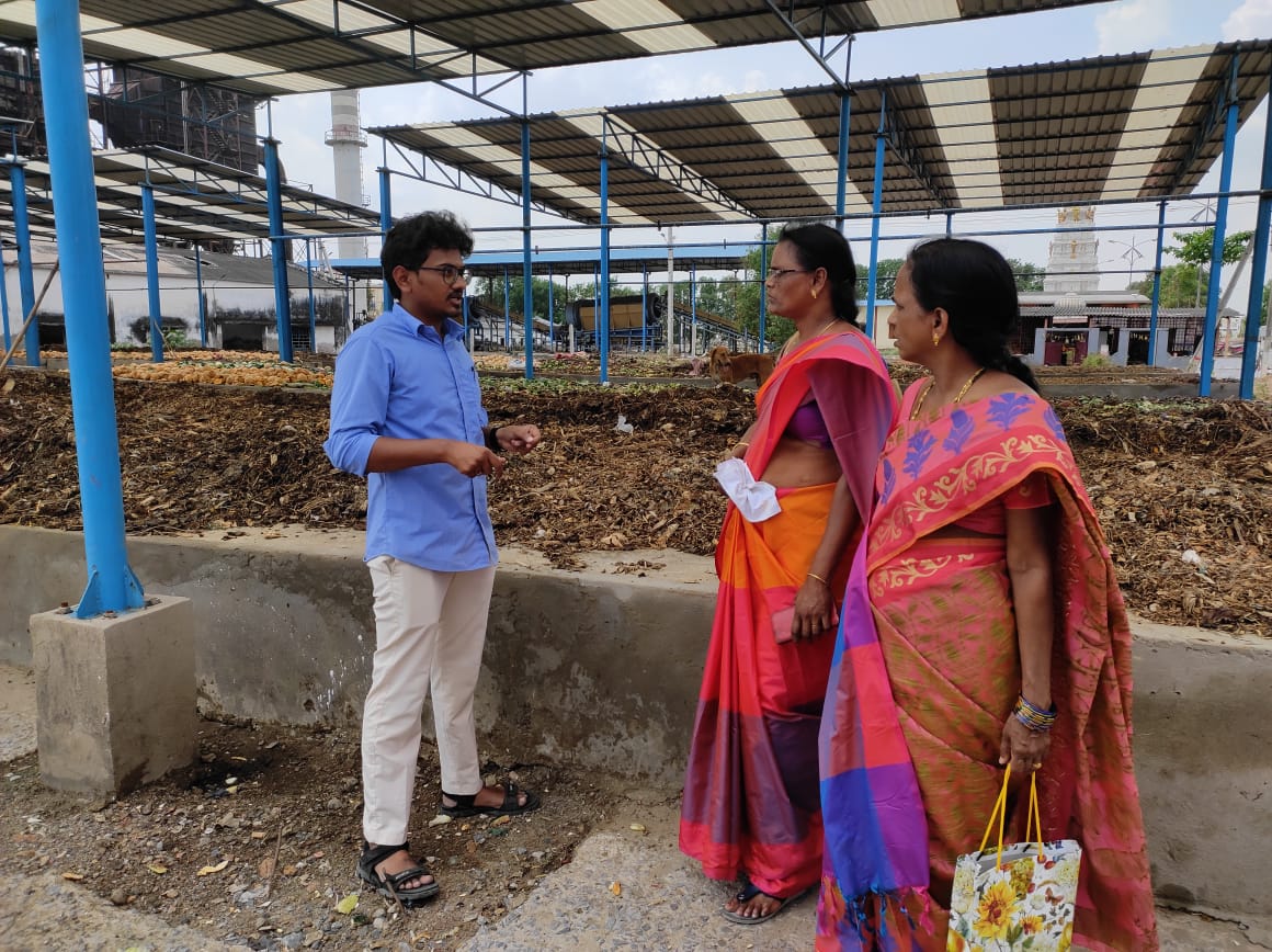 #SwachhDoots from #Yanam visited the biomethanation plant in Vijayawada, and they were briefed about the flower waste processing and windrow composting activities. 

#SwachhtaYatra #SwachhSurvekshan2023 #swachhbharaturban #Womensledsanitation
