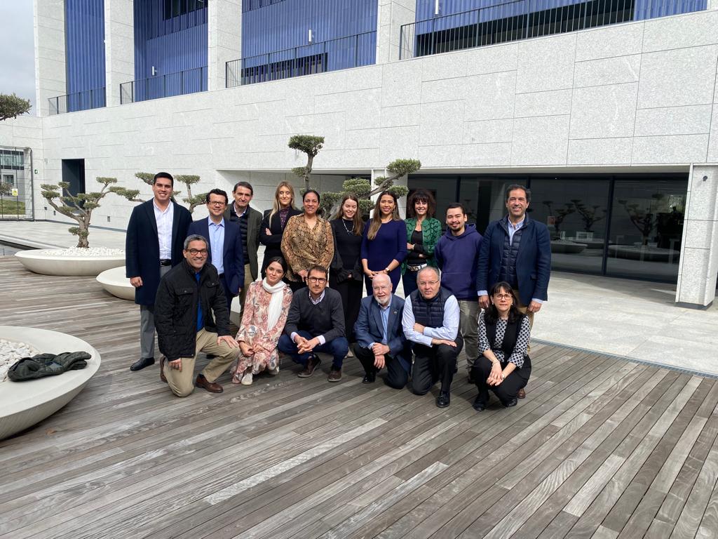merc_unav's tweet photo. Así de contentos acabamos @unav_exed la V Semana Intensiva del @merc_unav, centrada en la gestión de #intangibles. 
Muy agradecidos al trabajo de quienes la han hecho posible: @aalloza, @SebasCebrian, @MacarenaEstevez @cristinaceed  y @aandreup, que pone hoy el broche de oro. https://t.co/eTbYIWCYas
