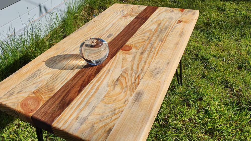 BarnMiddle's tweet image. Rustic Pine Coffee Table tuppu.net/4a355ad0  #PineCoffeeTable
