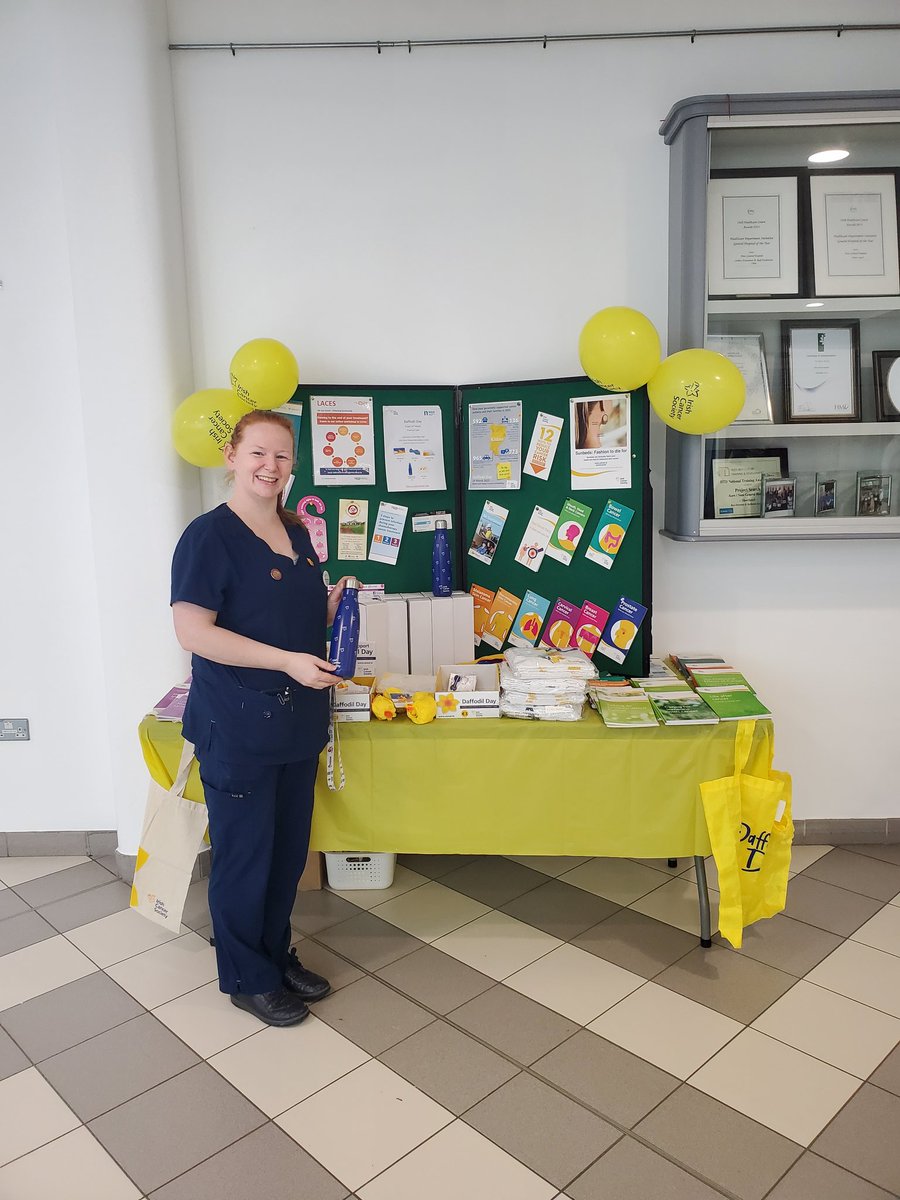 Promoting Daffodil day at Naas General Hospital. To show some
appreciation for all they do for our cancer patients in naas #daffodilday @IrishCancerSoc @Eilish_Duignan_ @murphy2_anne @DMHospitalGroup