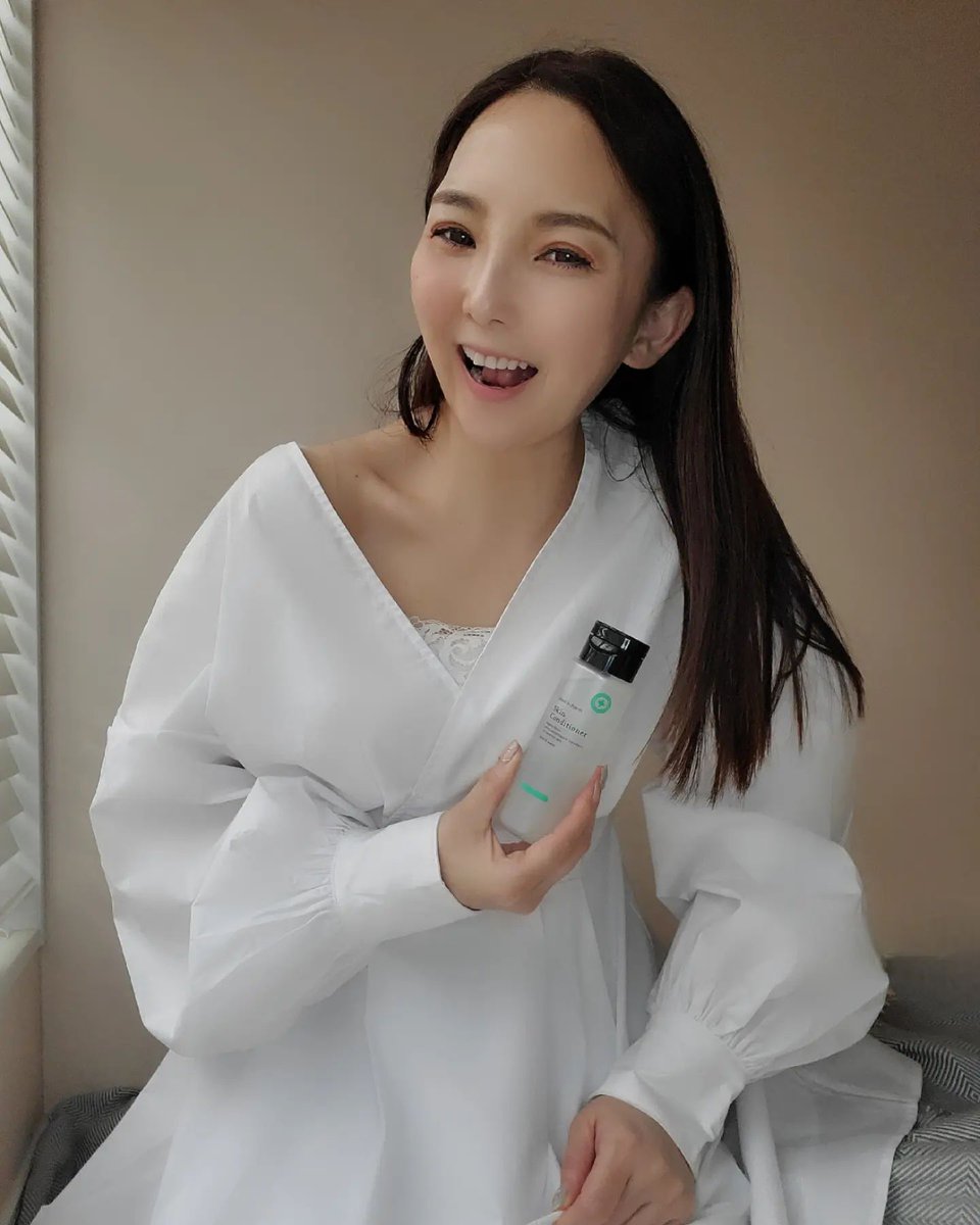 megusan426's tweet photo. 【撮影前のおまもりローション🧴】※動画あり
megmeg426 👈️他の美容投稿
.
.
すっぴんでの📺️撮影があると、
前日まで肌のコンディションが
本当に 気になって��方がない。
.
そんな私の "おまもりローショ… https://t.co/6cUdDVAsC3 https://t.co/GttUlcdX7U