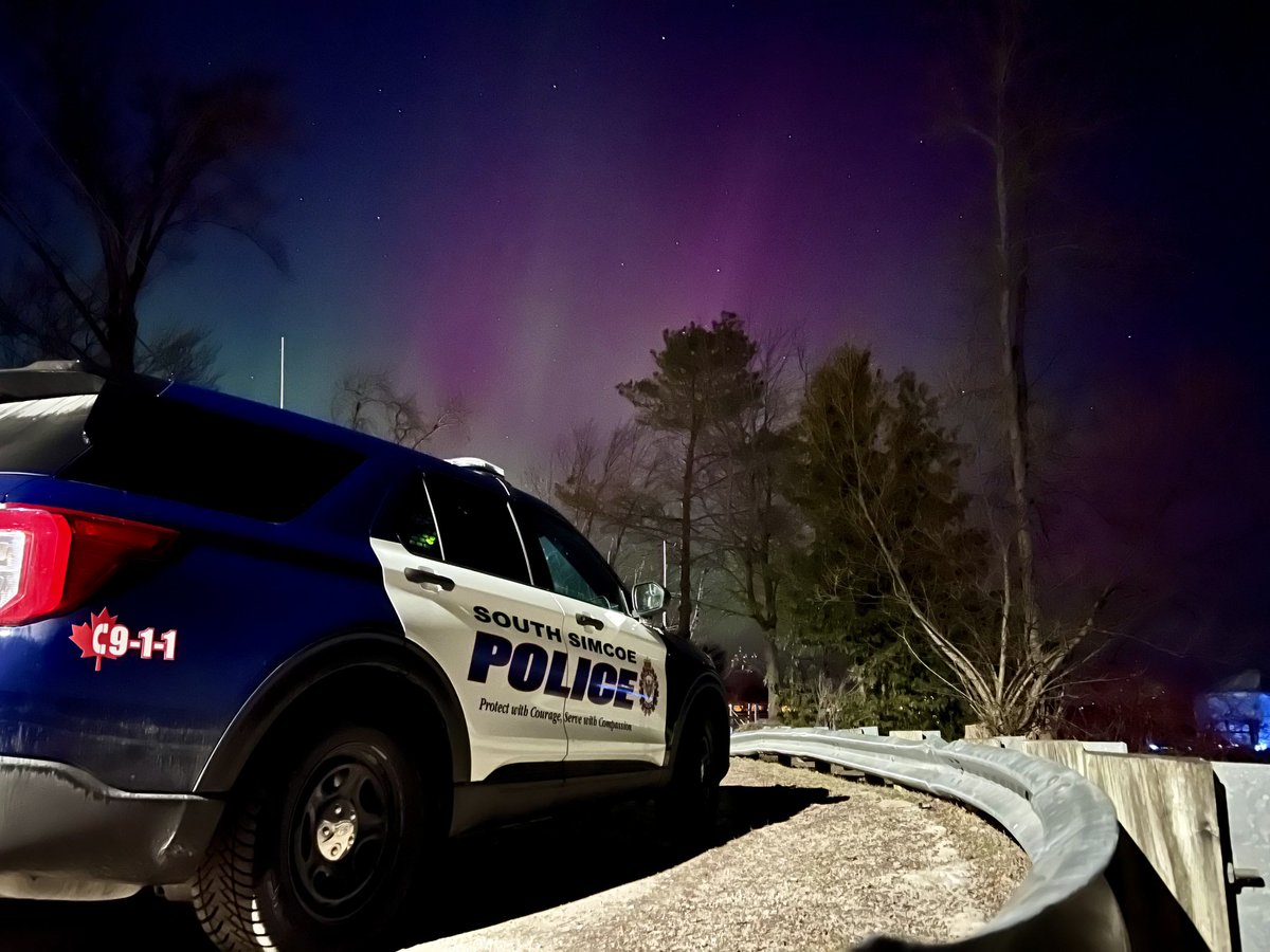 Good morning @TownofBWG @townofinnisfil! Did you see the northern lights last night? This was the stunning view in Belle Ewart over Cooks Bay! We hope you enjoy this  #viewfromtheoffice and have a safe, amazing Friday! #northernlights #AuroraBorealis #wow #nature