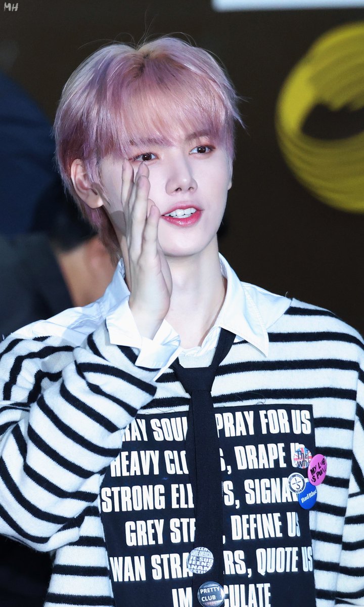 230324 뮤뱅퇴근

#민희 #MINHEE #크래비티 #CRAVITY