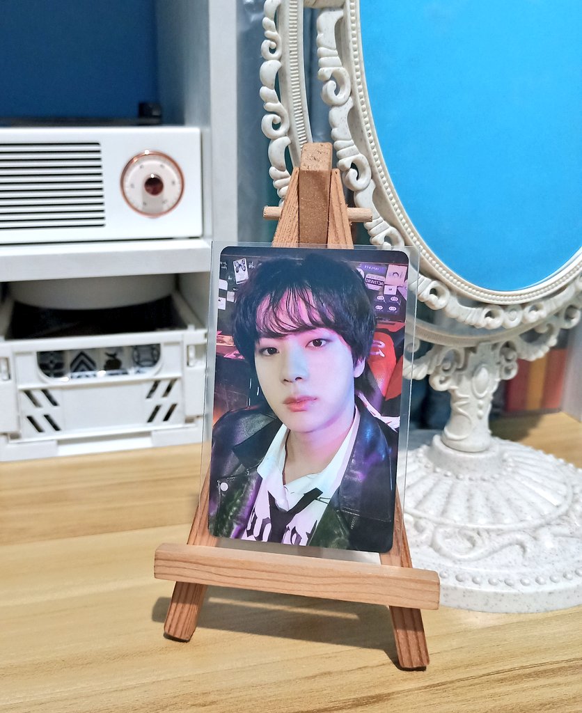 wts • lfb

[ jin sg22 pc ]
   — 120 php
   — mint condi
   — onhand
   — mop: gcash , mod: sco &amp; flash exp

t. bts seokjin jin seasons greetings 2022 sg22 nrpc wts lfb pc ph