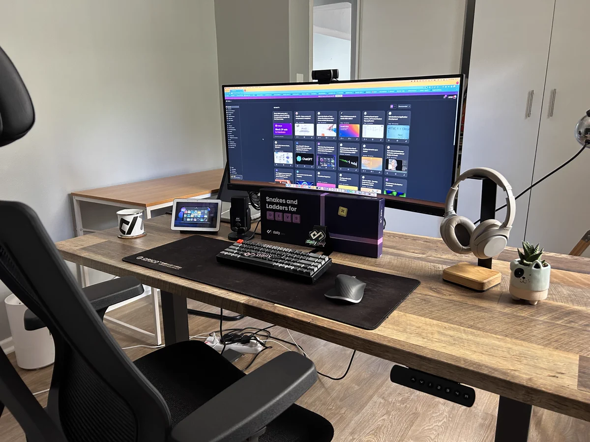 Workspace showing off daily.dev browser extension (some nasty wires exposed at the bottom)
