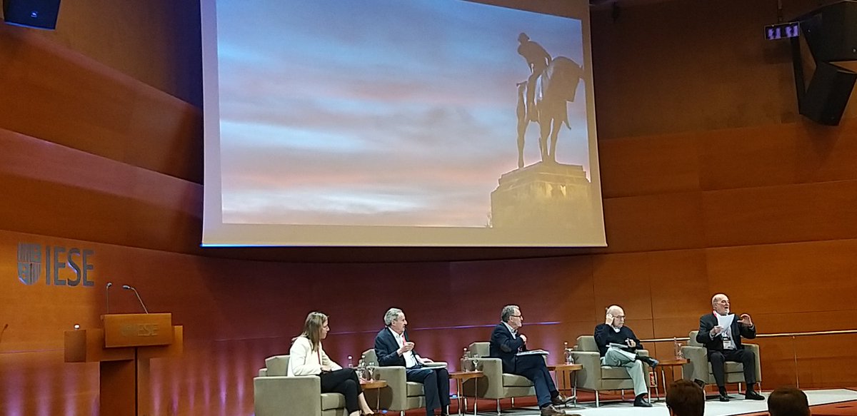 Round table: the challenge of innovation ecosystem and public and private governance in Barcelona @iesebschool
After an explosive data-driven presentation by Ramon Gras, the panel is grounding it to the reality and execution level. #innovation #innovationdistrict #economicdevelop