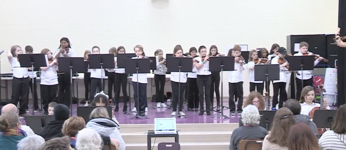 LkwdMusicboost's tweet image. Our kids perform with SO MUCH JOY! Our 8th grade Harding &amp;amp; Garfield bands showed off their hard work &amp;amp; talent with the LHS Wind Ensemble &amp;amp; catching up from Spring Break madness- both Grant and Hayes had concerts &amp;amp; these kids are a DELIGHT! 

#RangerPride 💜💛