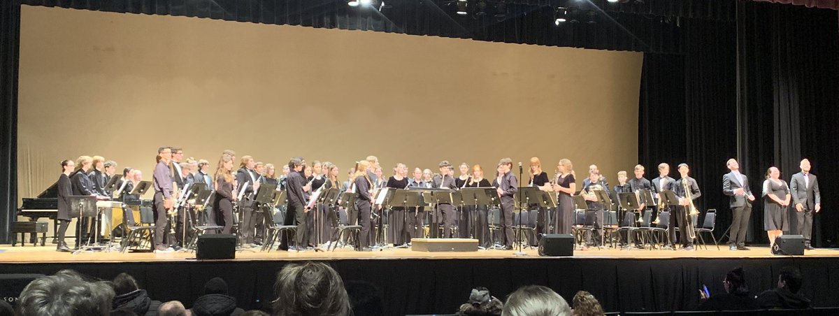 LkwdMusicboost's tweet image. Our kids perform with SO MUCH JOY! Our 8th grade Harding &amp;amp; Garfield bands showed off their hard work &amp;amp; talent with the LHS Wind Ensemble &amp;amp; catching up from Spring Break madness- both Grant and Hayes had concerts &amp;amp; these kids are a DELIGHT! 

#RangerPride 💜💛