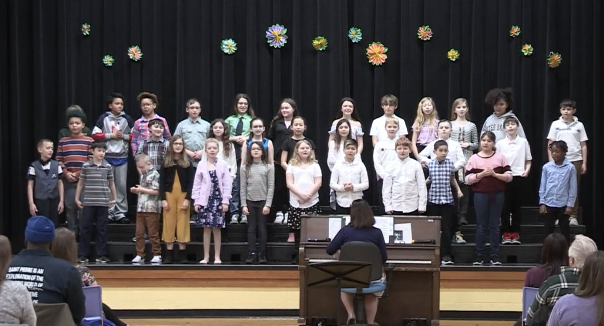 LkwdMusicboost's tweet image. Our kids perform with SO MUCH JOY! Our 8th grade Harding &amp;amp; Garfield bands showed off their hard work &amp;amp; talent with the LHS Wind Ensemble &amp;amp; catching up from Spring Break madness- both Grant and Hayes had concerts &amp;amp; these kids are a DELIGHT! 

#RangerPride 💜💛