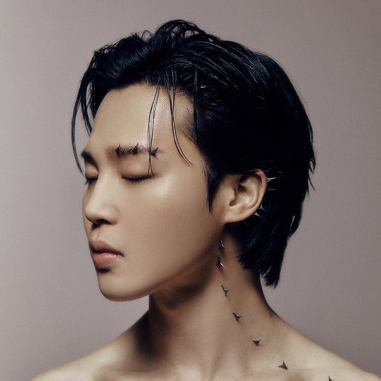 kchartsmaster's tweet photo. JIMIN of @BTS_twt becomes the first soloist in history to sell 1 million copies in the first day of release on Hanteo. https://t.co/rrMs0mgEqo