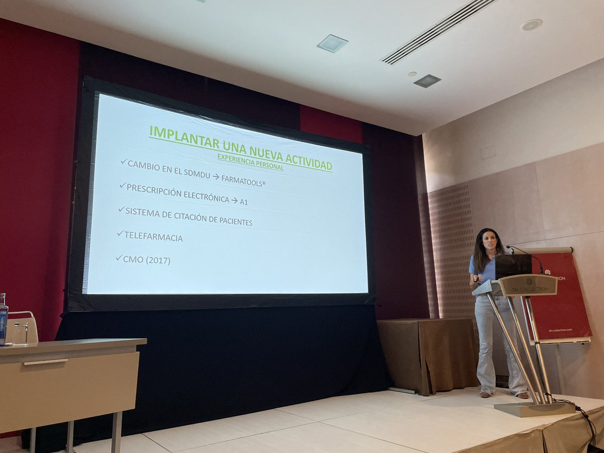 cpvfarvalme's tweet photo. Elena Sanchez de Clínico de Málaga nos habla de la implantación de #cmo en su consulta #15ccc https://t.co/v6UknfgmHP