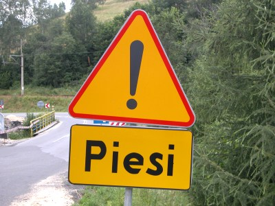 danieltilles1's tweet image. When I first started learning Polish - and had mastered animal names but not plural endings - I used to think how nice it was that they warned drivers there could be dogs in the road