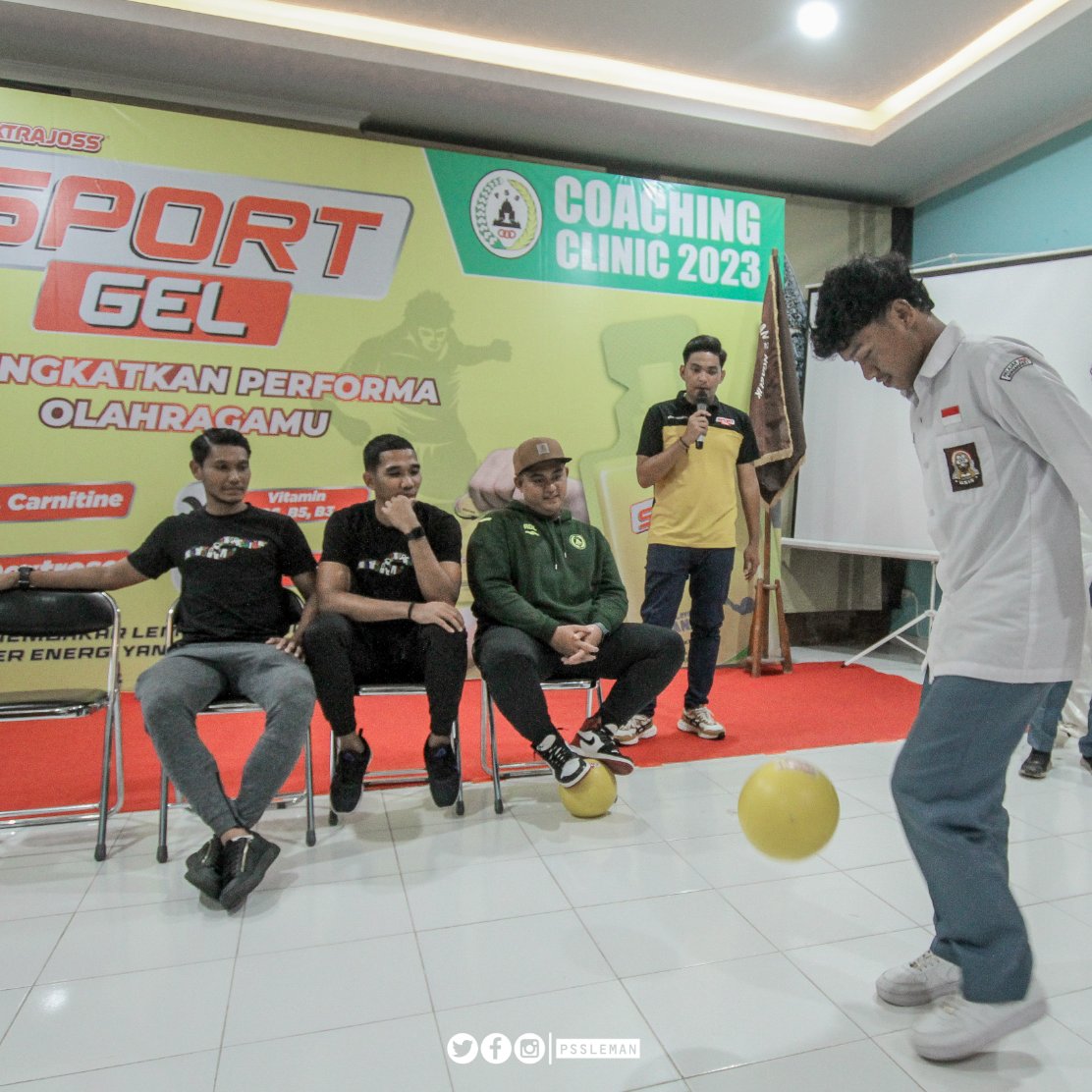 PSSleman's tweet photo. Menghadirkan fisioterapis tim, Alifano, dan 2 penggawa Super Elja yakni Manda Cingi dan Try Hamdani, bersama Extra Joss Sport Gel, mereka berbagi pengalaman seputar kesehatan dan sepakbola.

#PSSxExtraJoss
#GoExtraLevel
#SportGel https://t.co/Aq5s0fFx3e