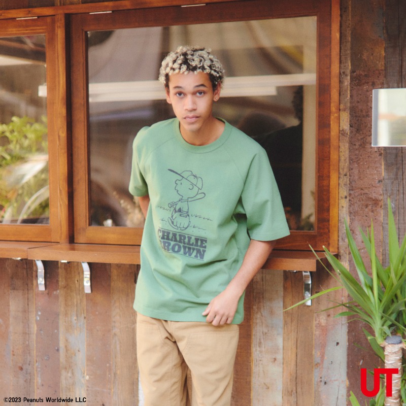 UniqloThailand's tweet photo. เอาใจแฟนๆ #Peanuts ด้วยเสื้อ UT คอลเลคชัน RETRO PEANUTS ในดีไซน์ที่โดดเด่นด้วยสีสันแนววินเทจ พร้อมอารมณ์ขันอันแสนอบอุ่นและอ่อนโยนที่หาที่ไหนไม่ได้นอกจาก Peanuts ที่เดียว หาซื้อได้แล้ววันนี้ที่ยูนิโคล่
#UniqloThailand #UniqloUT #PeanutsUT #RetroPeanutsUT #Snoopy #สนู้ปปี้