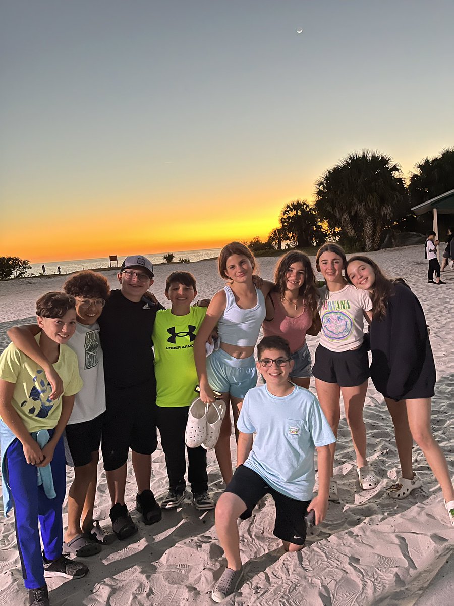kimhscience's tweet photo. End of Day2
Sunset is great in so many places…but west coast takes the prize! Kids loved playing on the beach and we all enjoyed the amazing sunset!
Mrs Vester and I did bring in a little more science when we saw the moon in the background…… https://t.co/YxukQn8DLM