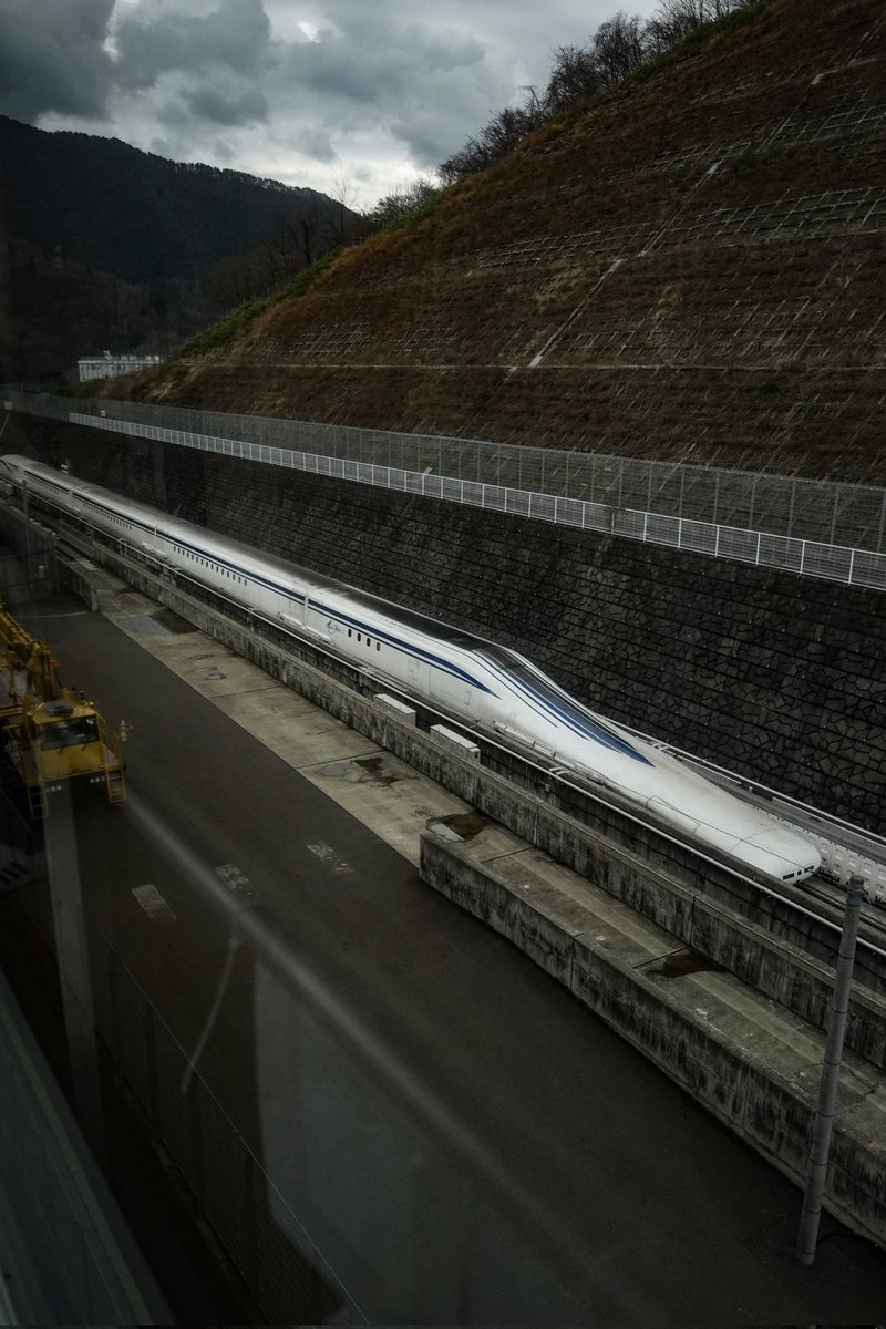 PALVOPHOTO's tweet photo. 時速500km超
SS 1/8000だとこんな感じ
手持ちで500km/hはどう撮っていいか分からん…

#リニアモーターカー 
#リニア 
#山梨県立リニア見学センター 
#JR東海 
#linearchuoshinkansen
#linearmotorcar 
#時速500km https://t.co/kL4osDc2ZM