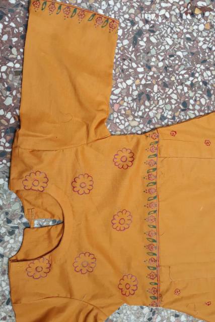 TasveerFabrics's tweet image. Fabric artist @ahsansunny63 #fabricartist #fabricpainting #textilepaint #fashiondesigner #faisalabad #uk