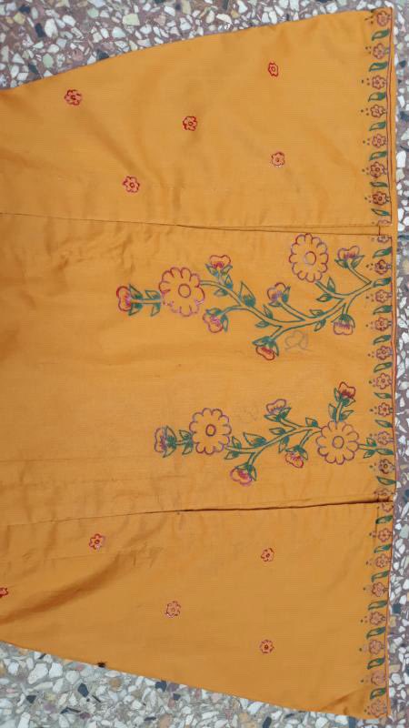 TasveerFabrics's tweet image. Fabric artist @ahsansunny63 #fabricartist #fabricpainting #textilepaint #fashiondesigner #faisalabad #uk