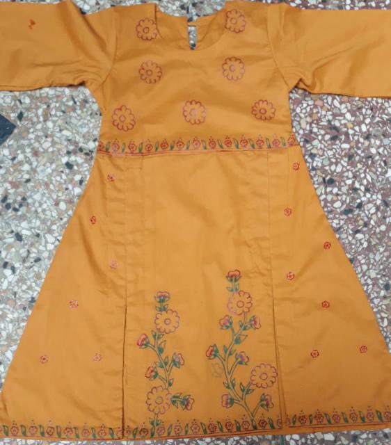 TasveerFabrics's tweet image. Fabric artist @ahsansunny63 #fabricartist #fabricpainting #textilepaint #fashiondesigner #faisalabad #uk