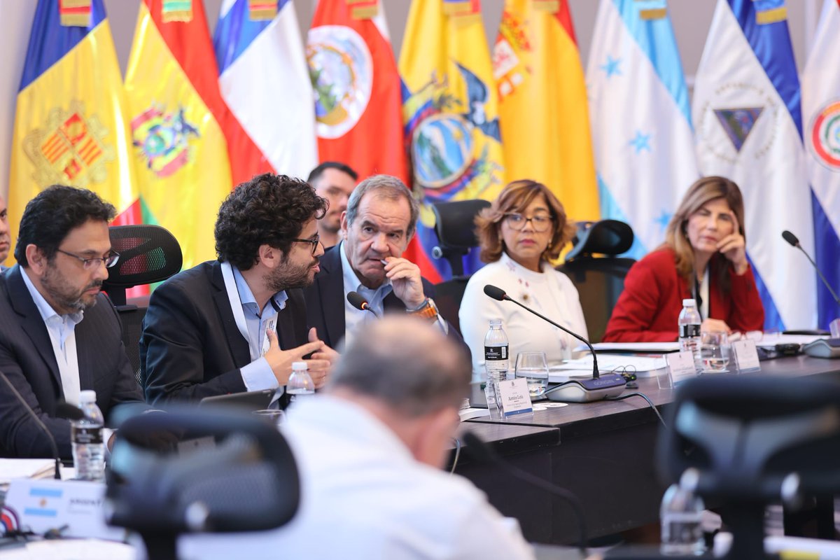 Ministerio de Asuntos Exteriores, UE y Cooperación (@MAECgob) on Twitter photo 2023-03-24 10:22:56 El mundo vive un momento complejo e importante para países que compartimos valores e idiomas comunes. La @CumbreIberoA nos reúne para debatir intereses y valores, y #España celebra este encuentro. #AméricaLatina será una de las prioridades de la #PresidenciaEspañolaUE2023. El mundo vive un momento complejo e importante para países que compartimos valores e idiomas comunes. La @CumbreIberoA nos reúne para debatir intereses y valores, y #España celebra este encuentro. #AméricaLatina será una de las prioridades de la #PresidenciaEspañolaUE2023.