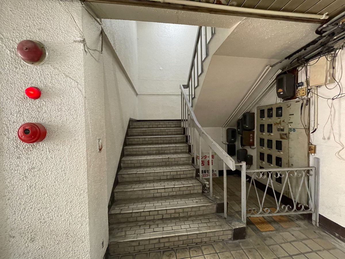 WLB_acappella's tweet photo. いよいよ、明日となりました！

■会場までの行き方
BLUE BLUESでググります

【住所】
〒700-0822 岡山県岡山市北区表町３丁目１２−１２ 千日センター街

・岡山駅から路面電車🚋
　新西大寺町筋駅or西大寺町駅

または岡山駅から頑張って歩きます👟
2Fです！お待ちしてます！

#WLBvol3 https://t.co/oYliJPHgF5