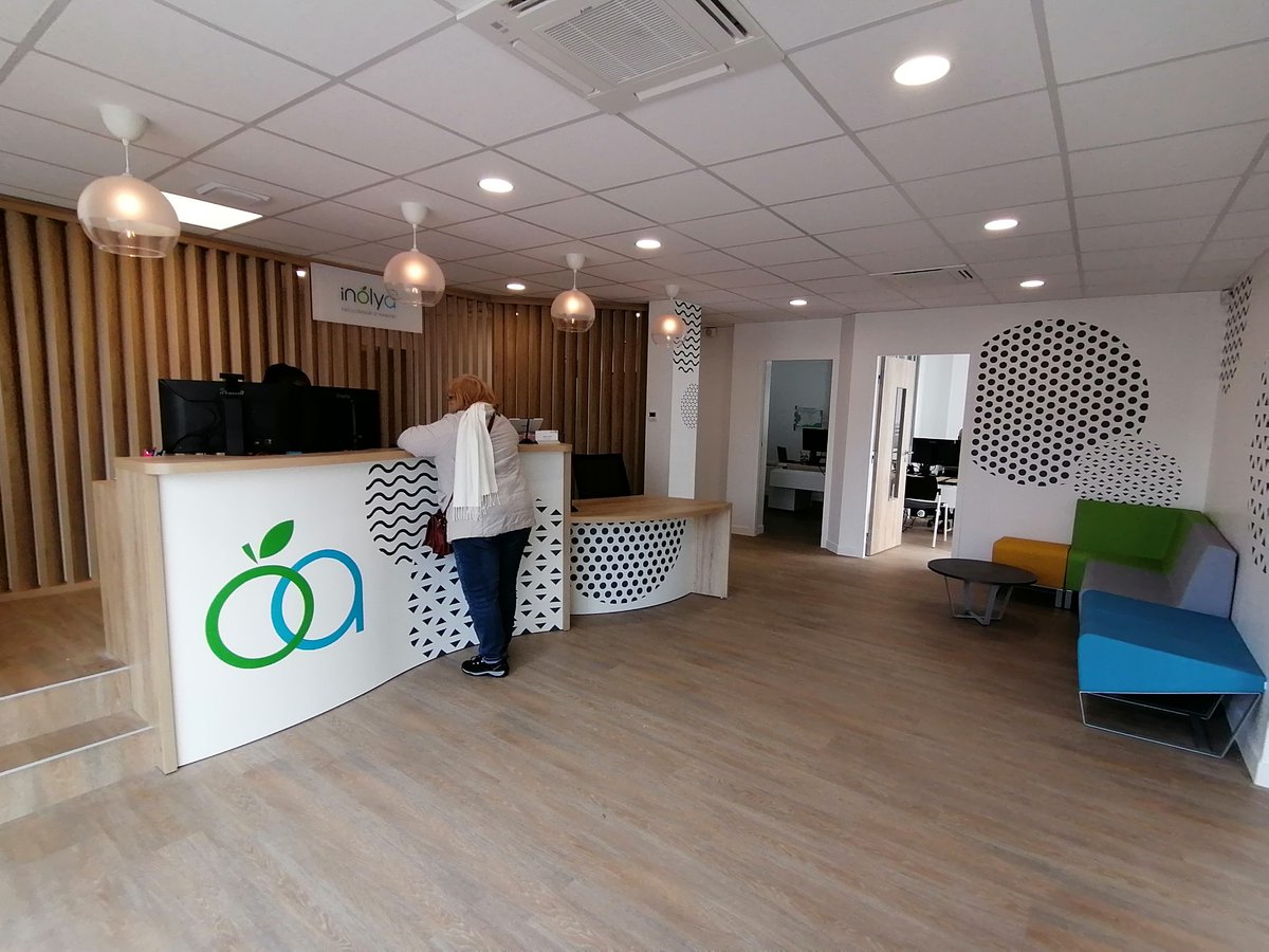 Inolya's tweet image. En direct de l&apos;agence de #Vire-Normandie ! | Nos clients ont pu découvrir le nouvel espace d’accueil repensé pour améliorer la qualité de l&apos;accueil physique de nos locataires. 
#bailleursocial #relationclients
