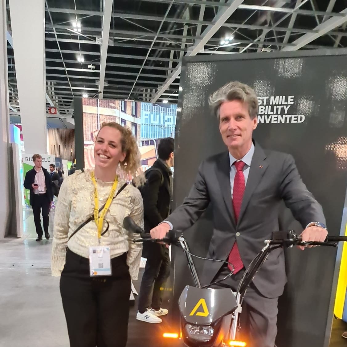 NLenFrance's tweet image. Cette semaine l’ambassadeur @JanVersteegBZ a rendu visite aux 25 entreprises 🇳🇱 du lounge néerlandais au salon @AUTONOMY Mobility World Expo. Beaucoup d’innovations des entreprises 🇳🇱 en matière de mobilité durable #AMWE2023 #AutonomyNLFR