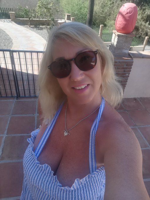 Waiting for @molly_milf to arrive at my villa in Spain to shoot ❤️ https://t.co/oCsW3DOhZu<a class="tags" href="/tag/molly_milf">@molly_milf</a><a href="/tag/adultwork"class="tags"><span>#adultwork</span></a>