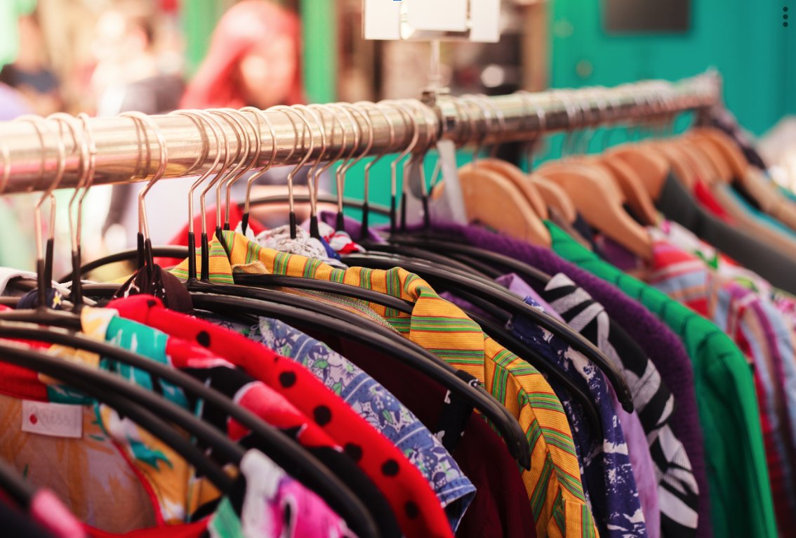 ademe's tweet image. [#ConsoResponsable]
Acheter d’occasion c’est meilleur pour la planète !
➡️ Mais quand la seconde main devient un moyen de consommer davantage, ce n’est plus un geste écolo.
L’@ademe et @WeDressFair, t’en dises plus avec @nowu_fr 👉nowuproject.eu/fr/contents/po…