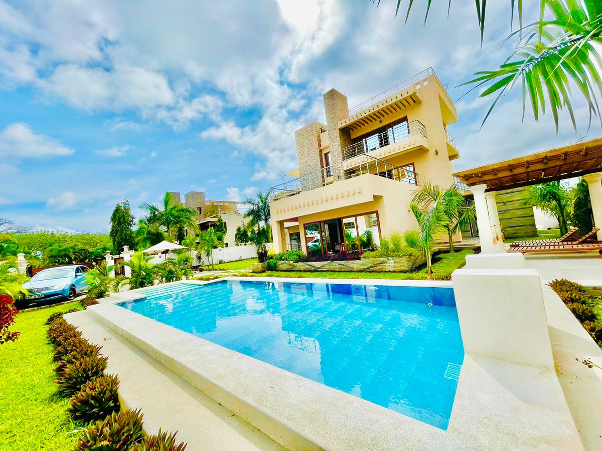 UtopiaHomeske's tweet photo. Welcome to this 5-Bedroom Villa in Diani, a luxurious retreat that offers a serene escape from the hustle and bustle of everyday life. 
Enjoy the sparkling blue waters of the ocean with palm tree's swaying gently in the ocean breeze. https://t.co/MR8d6AzH2Q
