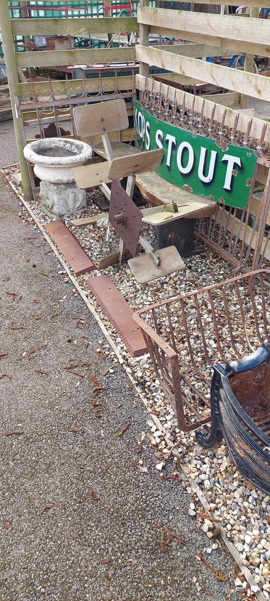 AspalReclaim's tweet photo. Aspal Reclamation open 6 days a week Tues to Sun. 10 - 4. Great selection. Message for more details or visit us at #StonhamBarns IP14 6AT.  01449 797175. #reclamation #statuary #sleepers #Gardenfurniture #railings #Gates #fencing #posts # https://t.co/pdfu87alAN