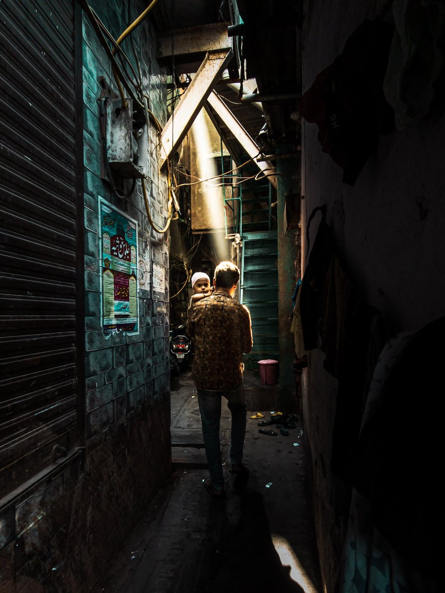 Innocence.
#dharavi #mumbai #mymumbai  #aamchimumbai  #streetphotographers #streetphotographyinternational #raw_india #raw_community #light #incredibleindia #storiesofindia #streetsofindia #streetsofmumbai #streetgrammers #streetclassics #streetleaks