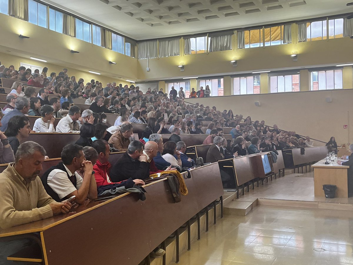 Parece que la UCM tiene ganas de Cambio, y que ese cambio nazca del diálogo y refleje la heterogeneidad de la institución 🙂 Mucha suerte <a href="/estherdelcampus/">Esther del Campo</a> <a href="/MariaCastroUCM/">María Castro</a> @Inaquirector <a href="/birloque/">Jesus Perez Gil</a> y equipo ¡los grandes proyectos se construyen con muchas manos! #AcuerdoPorElCambio