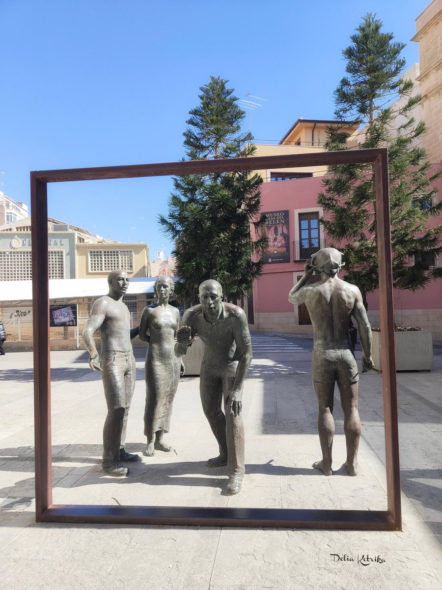 delia_kotrika's tweet image. Grupo escultórico "Sobre la crítica"  - Joan Castejón - 
#Eltx  #Elche
#Alacant