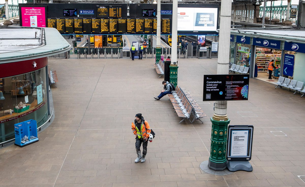 KtLeeArrowsmith's tweet image. OTD 2020: Edinburgh deserted as the UK is put into lockdown.
It was eerie and I was worried to be out. 
But knew as a press photographer I had to record what was happening.
Feels like a dream now. #OTD #OnThisDay #lockdown2020 @SWNS