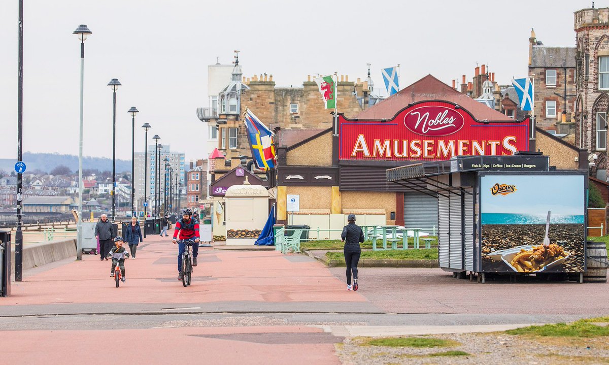 KtLeeArrowsmith's tweet image. OTD 2020: Edinburgh deserted as the UK is put into lockdown.
It was eerie and I was worried to be out. 
But knew as a press photographer I had to record what was happening.
Feels like a dream now. #OTD #OnThisDay #lockdown2020 @SWNS