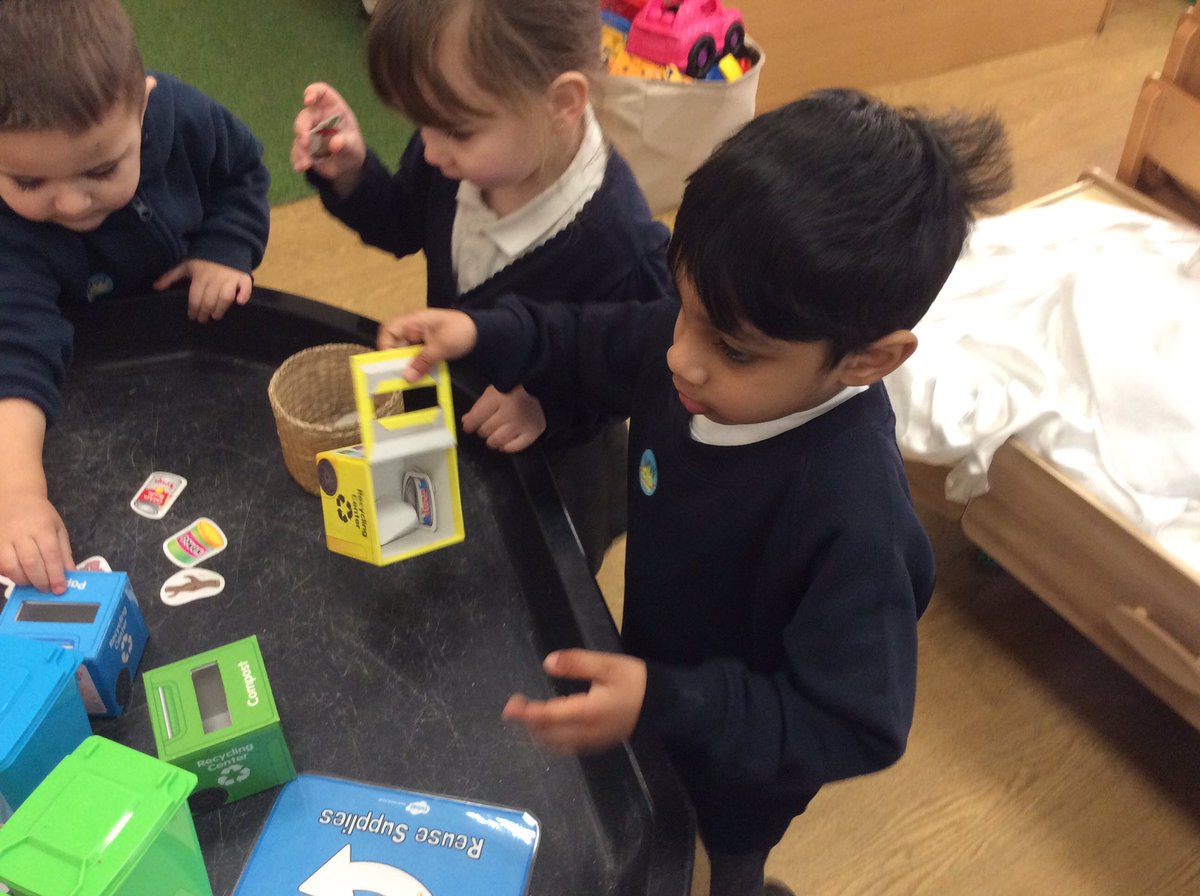 EgremontEYFS's tweet photo. We are learning to recycle our rubbish. We are sorting out the items and putting them in the correct bins to be recycled ♻️ 🗑 #environmentchallenge https://t.co/8kDmaZDipQ